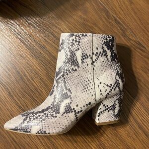 Steve Madden Boots ✨